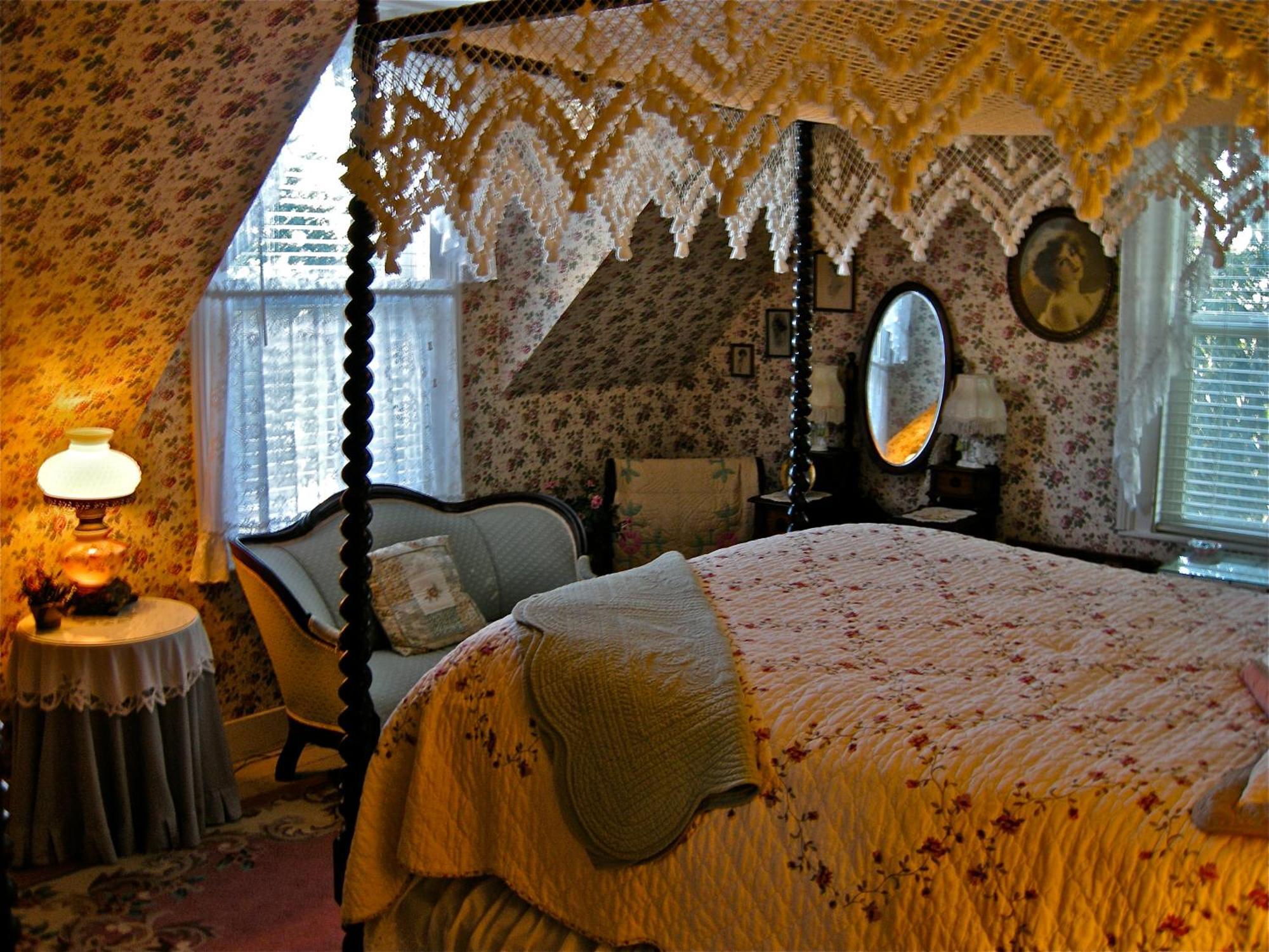 The Old Tower House Bed & Breakfast Норт-Бенд Экстерьер фото