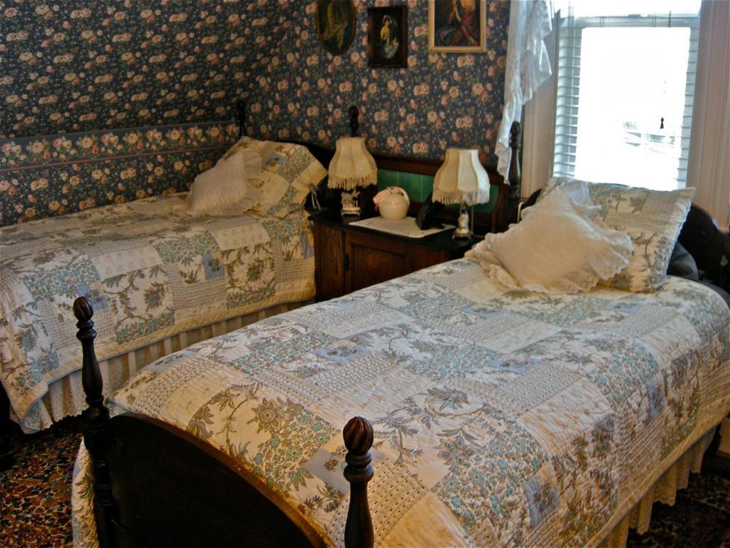 The Old Tower House Bed & Breakfast Норт-Бенд Номер фото