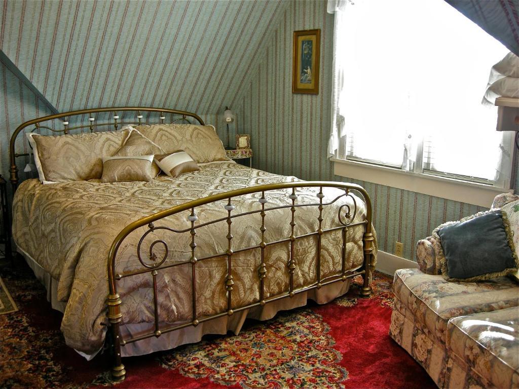 The Old Tower House Bed & Breakfast Норт-Бенд Номер фото
