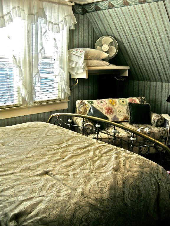 The Old Tower House Bed & Breakfast Норт-Бенд Номер фото
